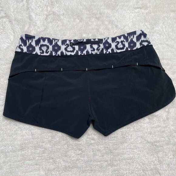 Lululemon Women's Black White Speed Animal Om Print Shorts Size 8 - Picture 2 of 5
